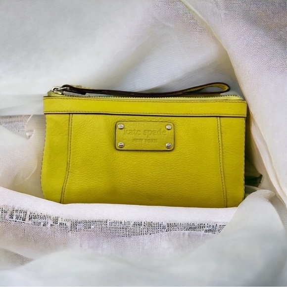Kate spade leather wristlet yellow leather - Picture 1 of 11